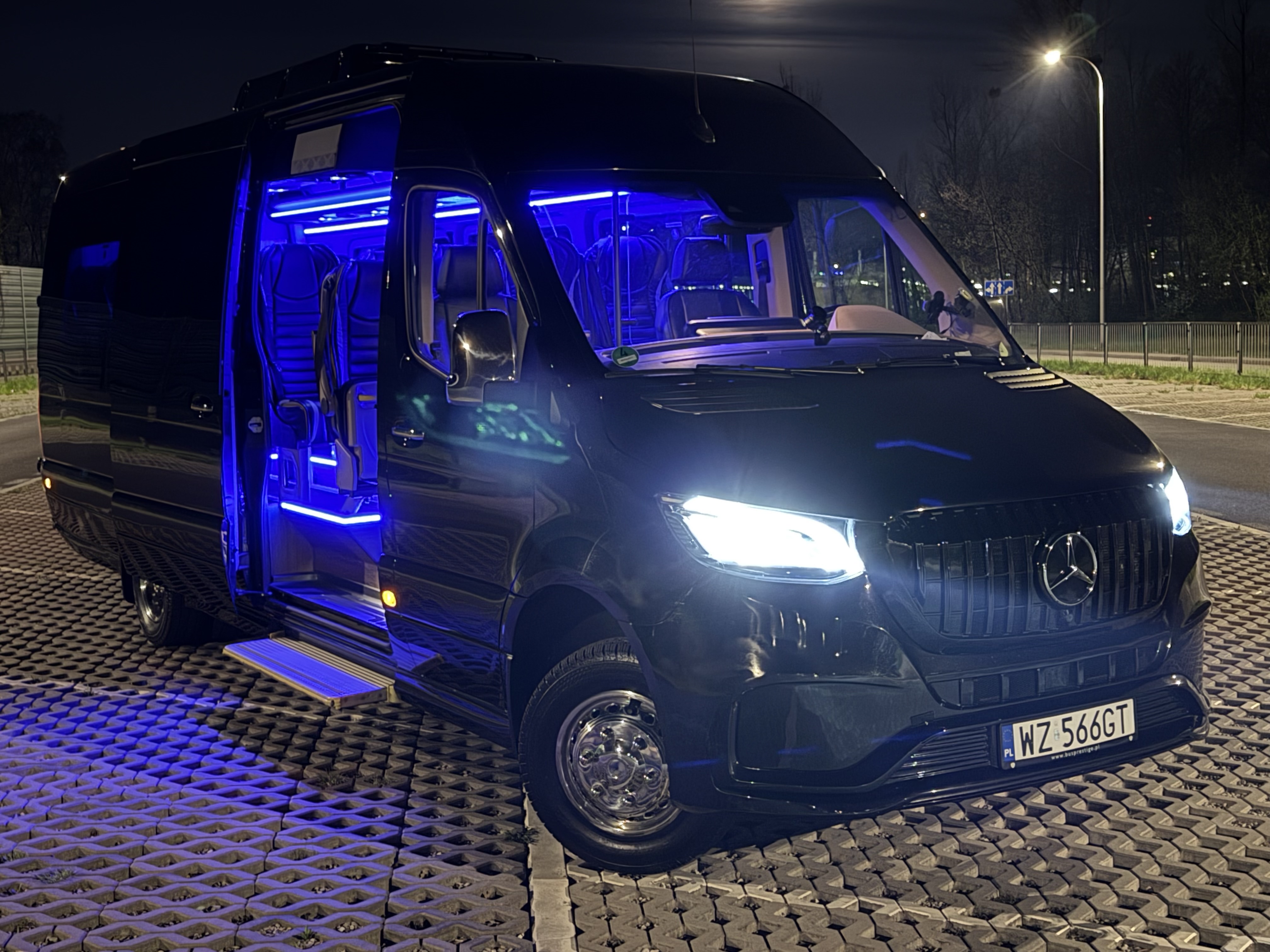 Mercedes Sprinter 2 z zewnątrz