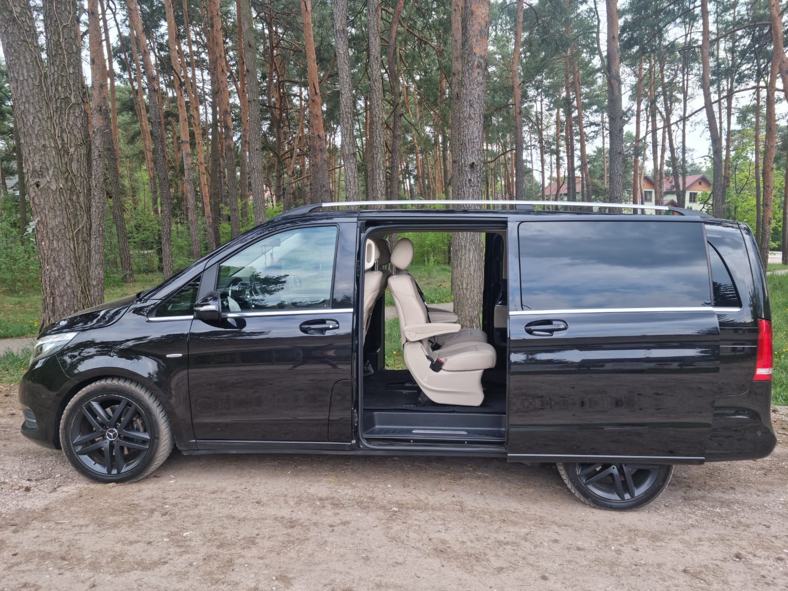 Mercedes V-Class z zewnątrz 2